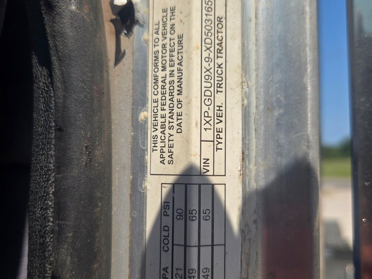 1999-peterbilt-385-image-48