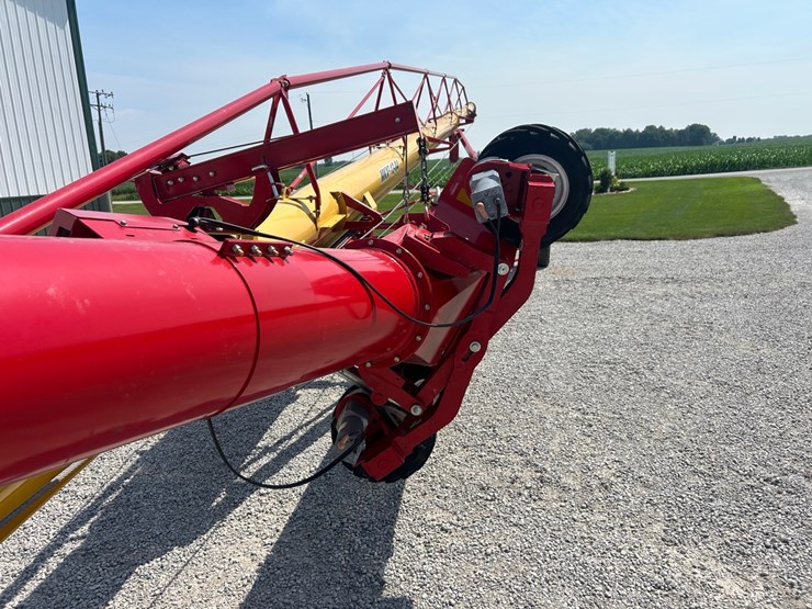 2022-westfield-mkx2-13-84-swing-away-auger-image-15