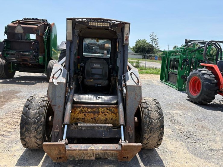 new-holland-l180-image-3