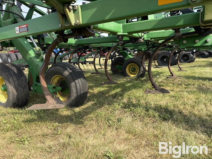 john-deere-1810-image-13