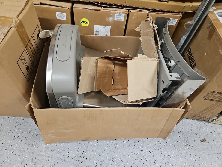 quantity-of-assorted-plumbing-supplies-image-3