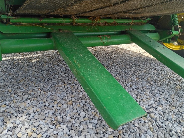 john-deere-335-image-36