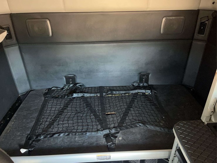 2022-kenworth-t680-image-29