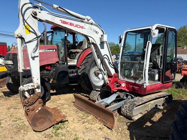2017-takeuchi-tb240-image-18