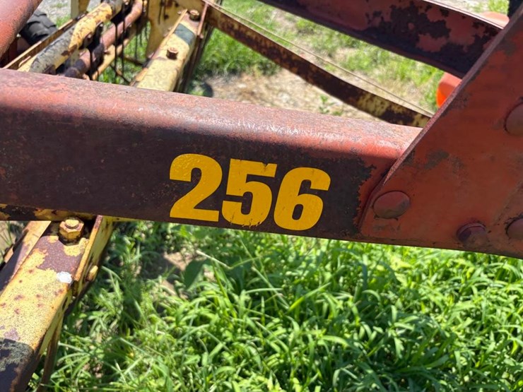 new-holland-256-image-5