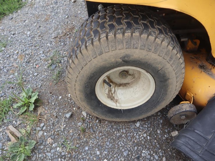 cub-cadet-lx1040-riding-mower-image-9