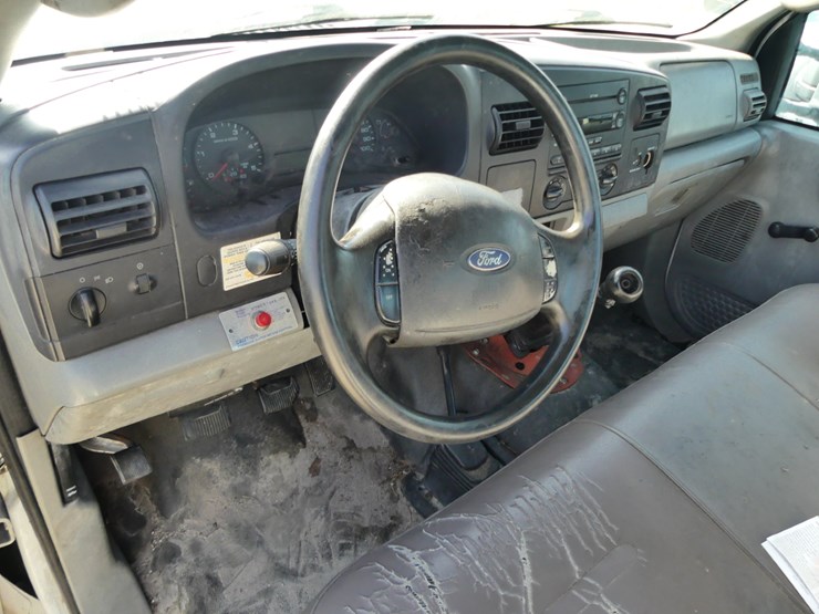 2005-ford-f550-xl-image-13