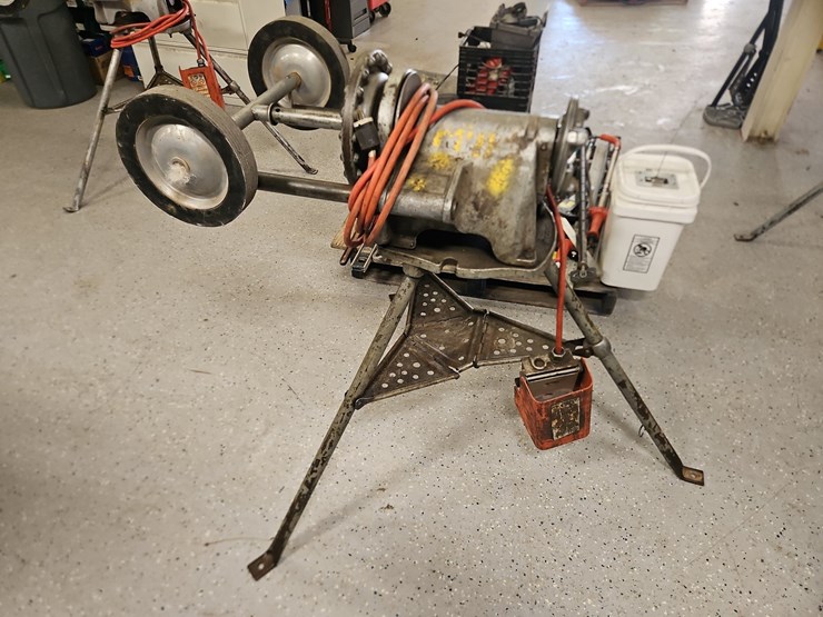 rigid-300-pipe-threader-image-1