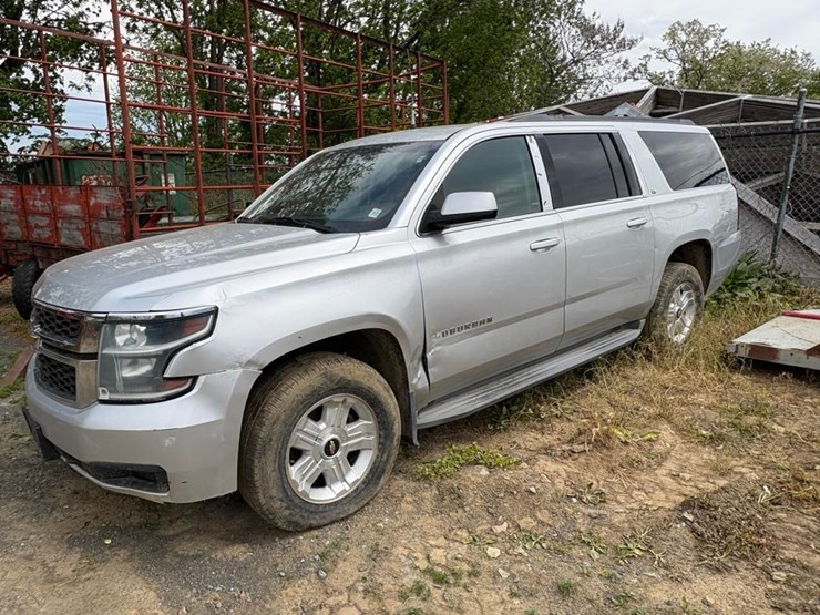 2015-chevrolet-suburban-image-1