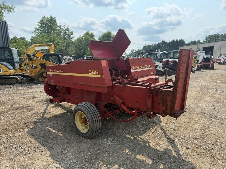new-holland-565-image-2