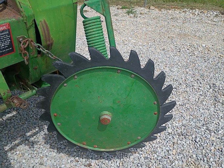 john-deere-335-image-16