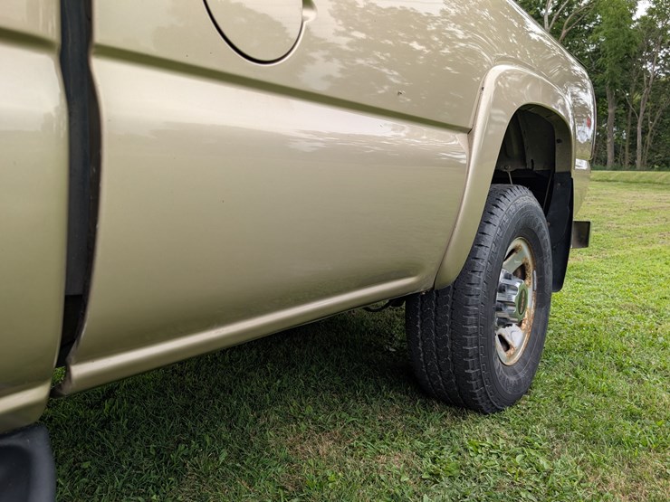 2004-gmc-3500-image-28