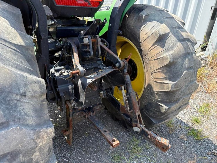 2015-john-deere-4105-image-14