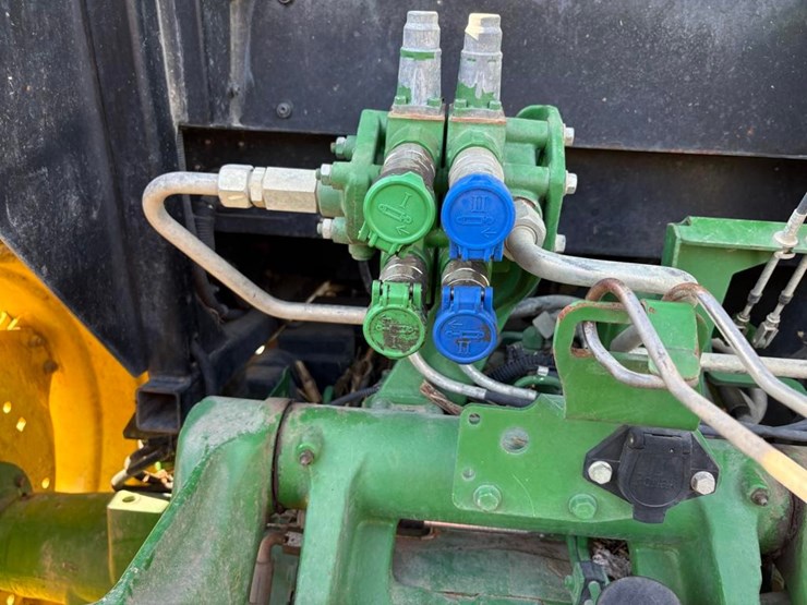 2020-john-deere-6105e-image-7