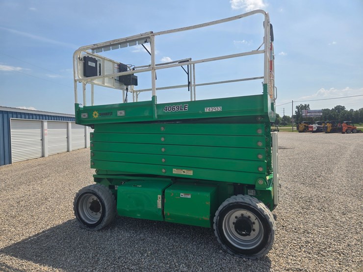 2015-jlg-4069le-image-12