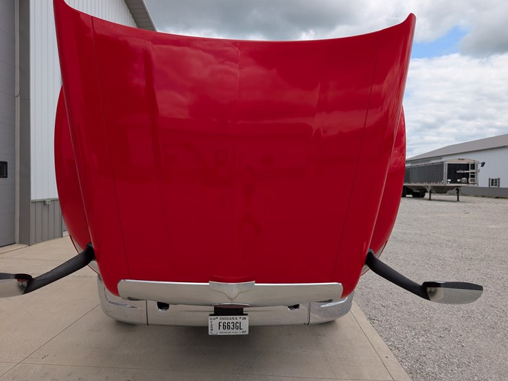 2018-peterbilt-day-cab-semi-image-78