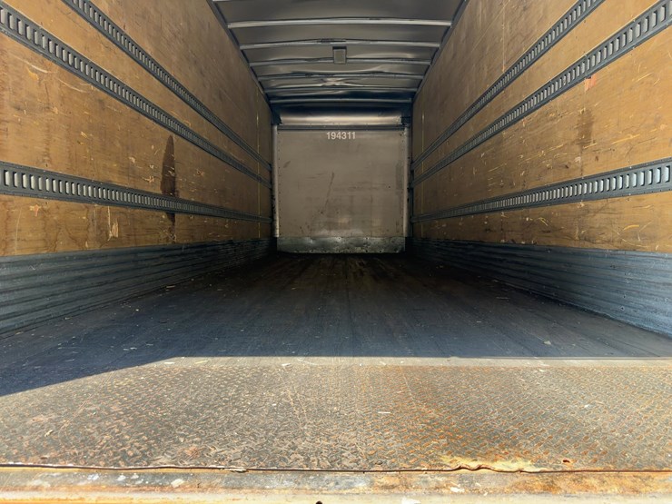 2019-hino-268-image-15