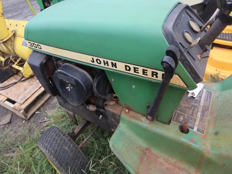 john-deere-300-image-14