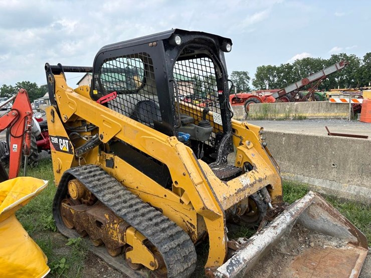 2014-caterpillar-259d-image-2