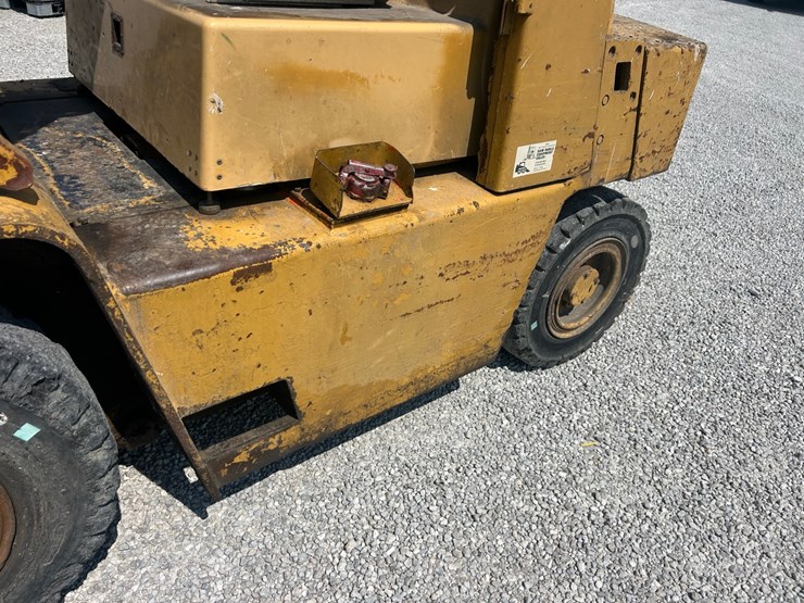 cat-forklift-image-15