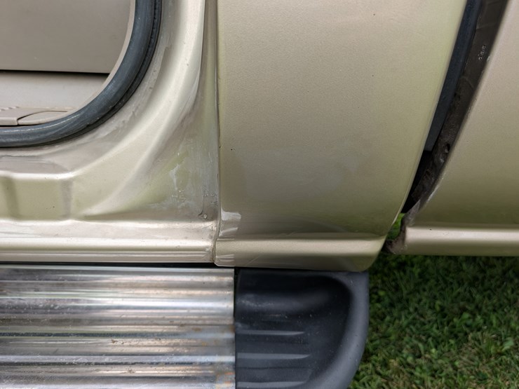 2004-gmc-3500-image-108