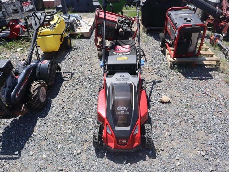 toro-60v-lithium-push-mower-image-3