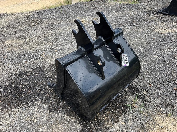 30”-quick-attach-excavator-bucket-for-kx57-image-4