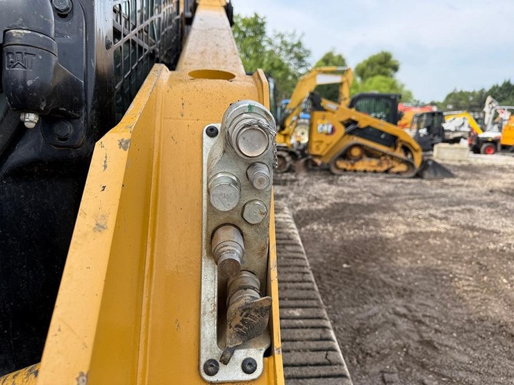 caterpillar-265-image-11