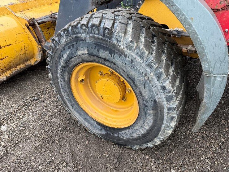 deere-324k-image-17