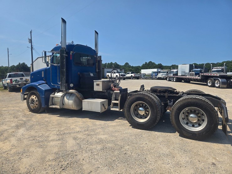 1999-peterbilt-385-image-9
