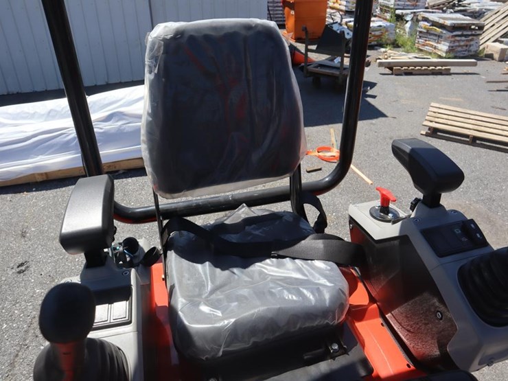 tpm-20kh-mini-excavator-image-10