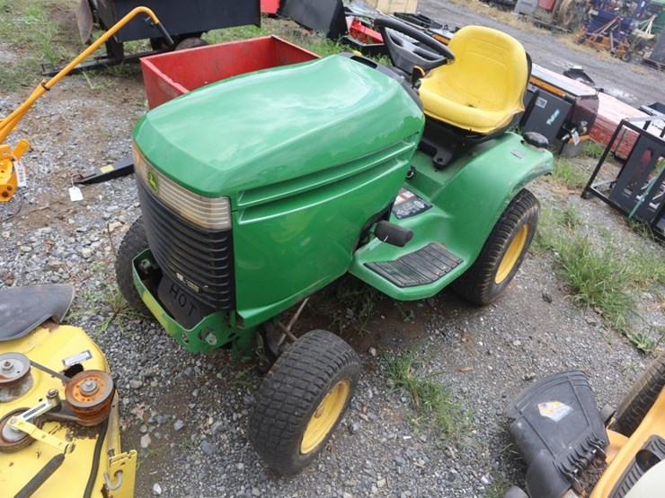 john-deere-18hp-riding-mower-image-4