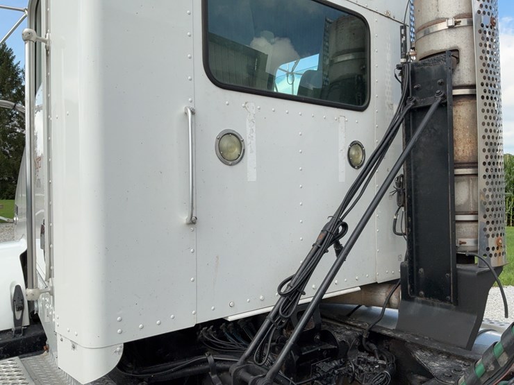2008-kenworth-t800-image-21