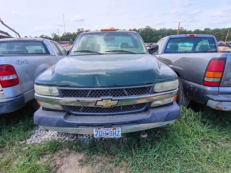 2001-chevrolet-silverado-3500-image-8