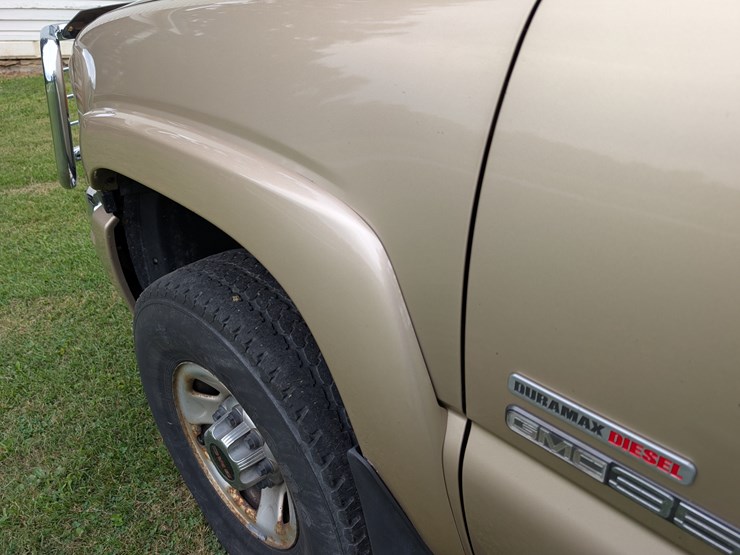 2004-gmc-3500-image-23