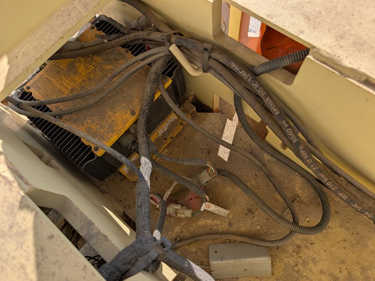 2016-jlg-1930es-image-43