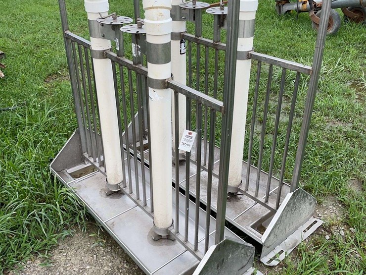 2-nursery-hog-feeders-with-pitch-fork-image-1