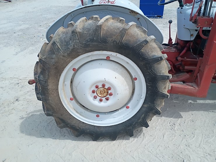 ford-tractor-image-54