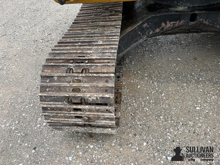 2004-caterpillar-311c-u-image-17