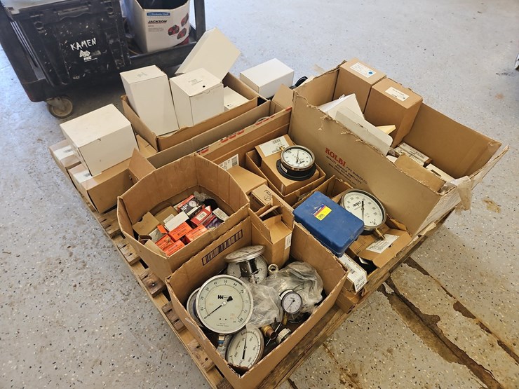 quantity-of-assorted-pressure-gauges-image-2