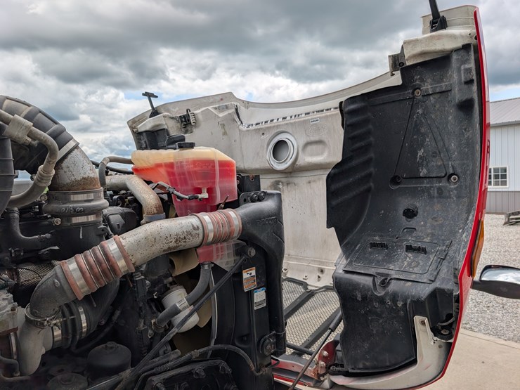 2018-peterbilt-day-cab-semi-image-88