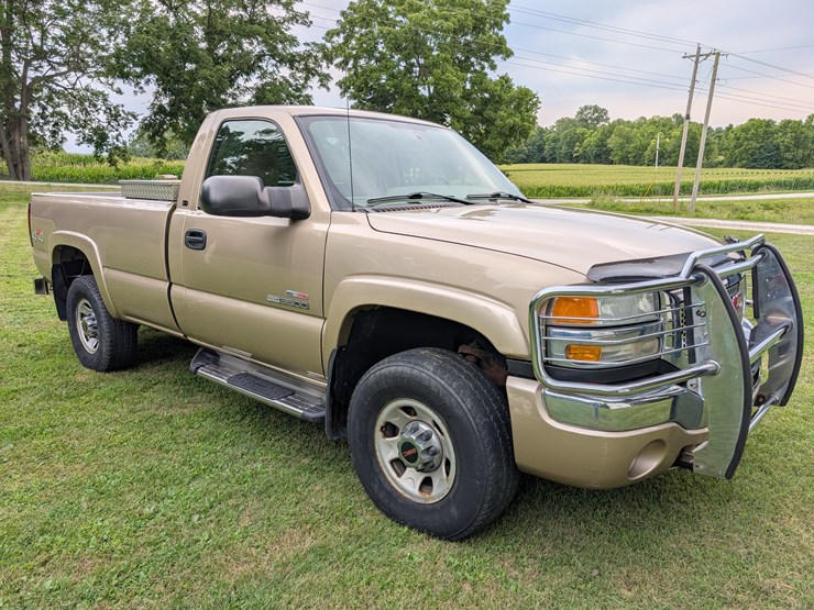 2004-gmc-3500-image-5