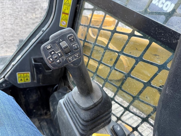 caterpillar-265-image-21