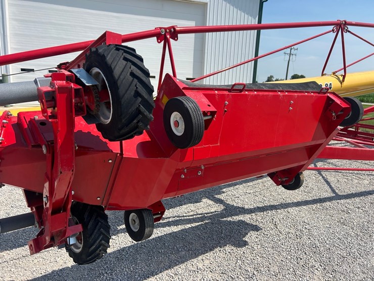 2022-westfield-mkx2-13-84-swing-away-auger-image-16