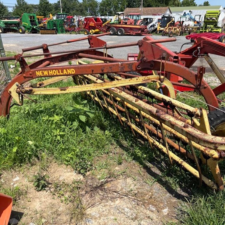 NEW HOLLAND 256