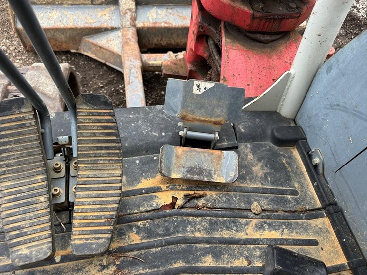 2016-takeuchi-tb260-image-32