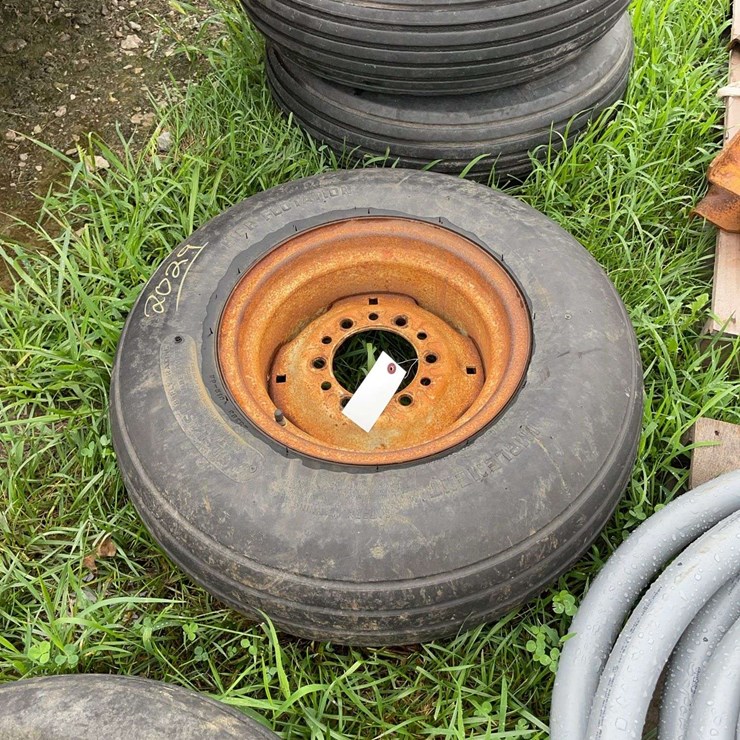 1- 9.5L-15 implement tire