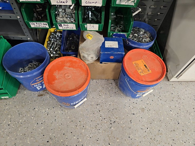 quantity-of-assorted-fasteners-image-4