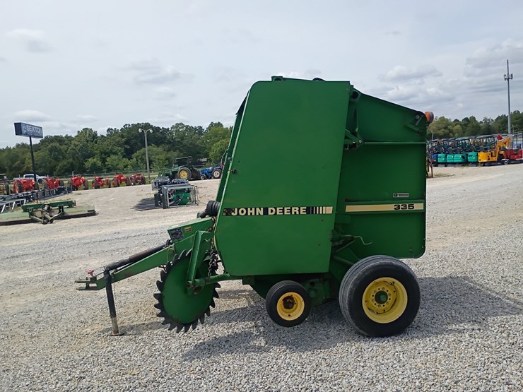 john-deere-335-image-2