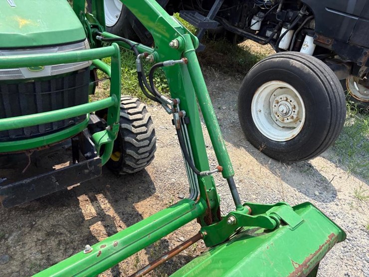 john-deere-2305-image-6